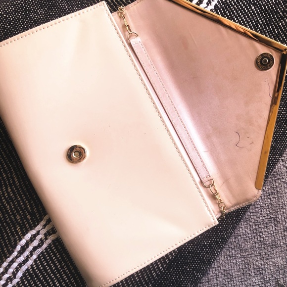 ✨Blush Clutch✨ - Picture 4 of 6